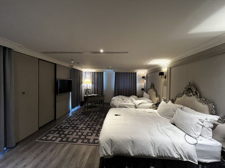 Deluxe King Room